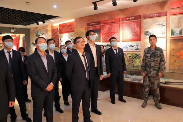 參觀(guān)軍史館3.jpg